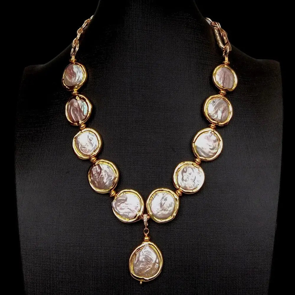 Daphné – Luxe parelketting met gouden details